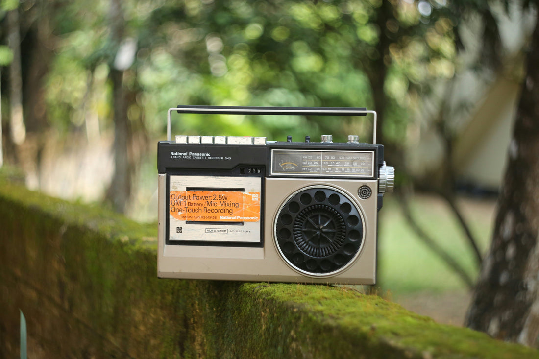 Two-Way Radio Buying Guide: Range for a Group on the Move