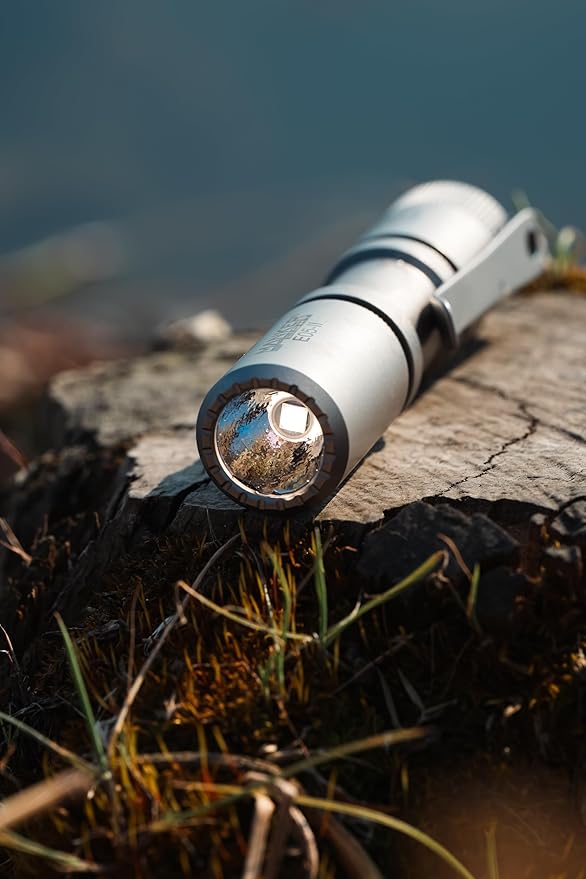 Manker E05 II High Density 800 Lumens High Output EDC Flashlight White LED Emitters, Eeay to Carry
