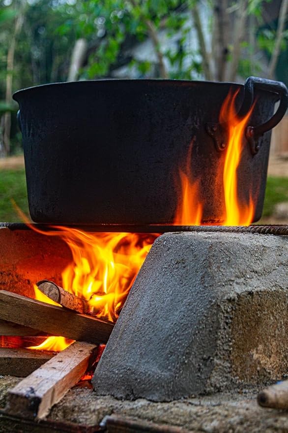 Cuisiland 4.5QT Cast Iron Dutch Oven with Lip Lid & Bail Handle – Pre-Seasoned Camping Pot for
