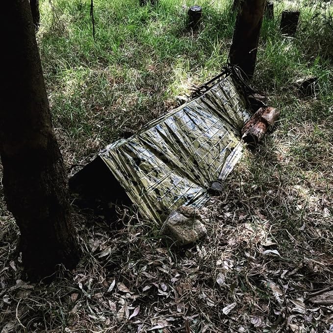 TITAN Survival - Mylar Survival Blankets 5 Pack - 90% Heat Retention & Waterproof Design