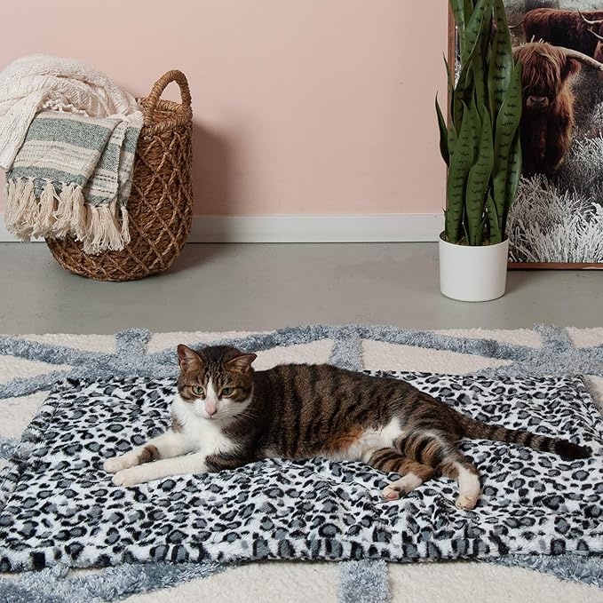 Furhaven ThermaNAP Self-Warming Cat Bed for Indoor Cats & Large/Medium Dogs, Washable & Reflects